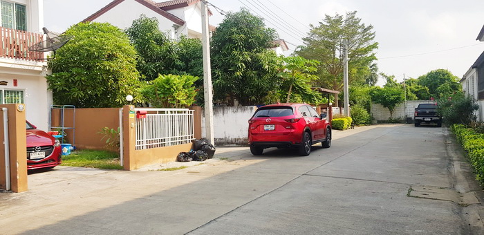 ทาวน์เฮ้าส์ ม.ไลโอ 23.1 ตร.ว. ซอยวัดพระเงิน กาญจนาภิเษก บางม่วง บางใหญ่ นนทบุรี หลังมุม สวย พร้อมอยู่