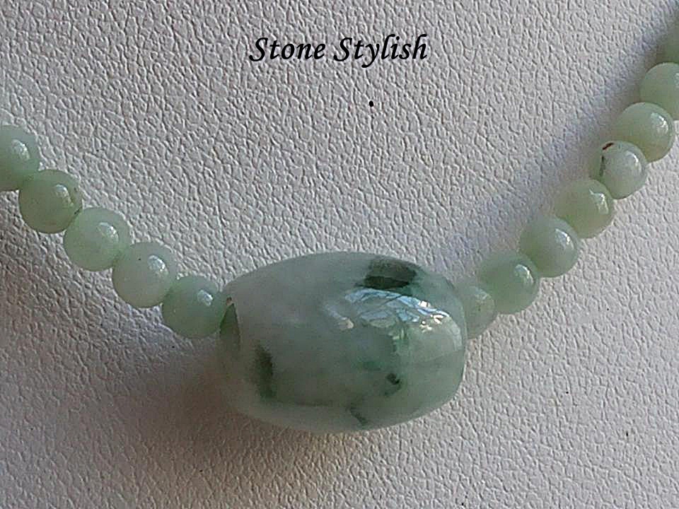 สร้อยคอหยก เรียบเก๋ เนื้อเทียน พร้อมล็อคเก็ตหยก Jadeite Necklace