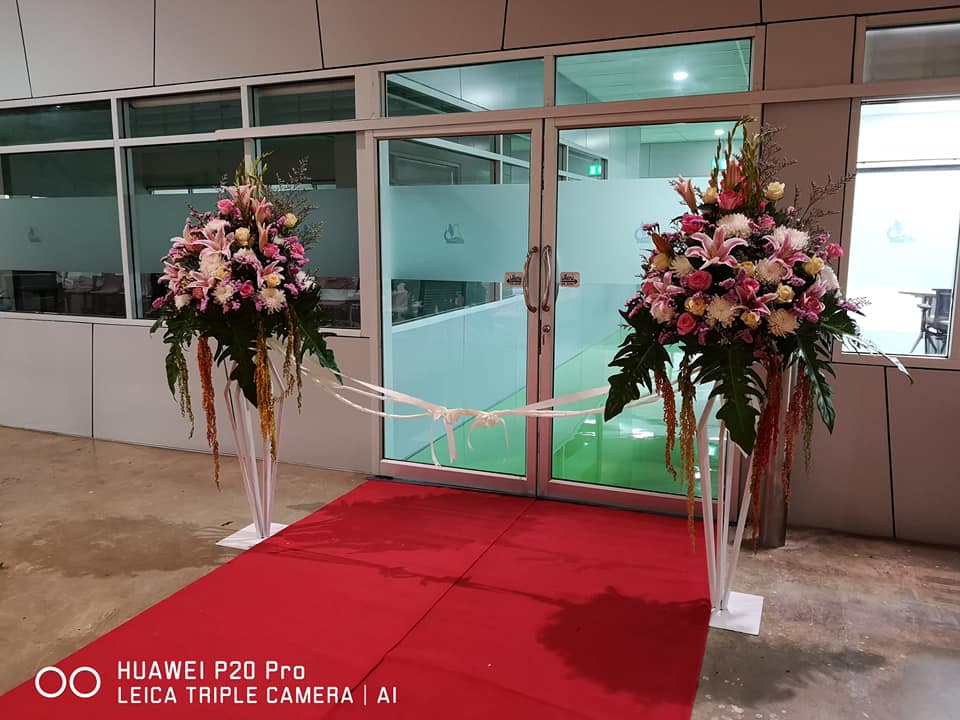 สแตนดอกไม้สด Grand Opening โพเดียมดอกไม้สด
