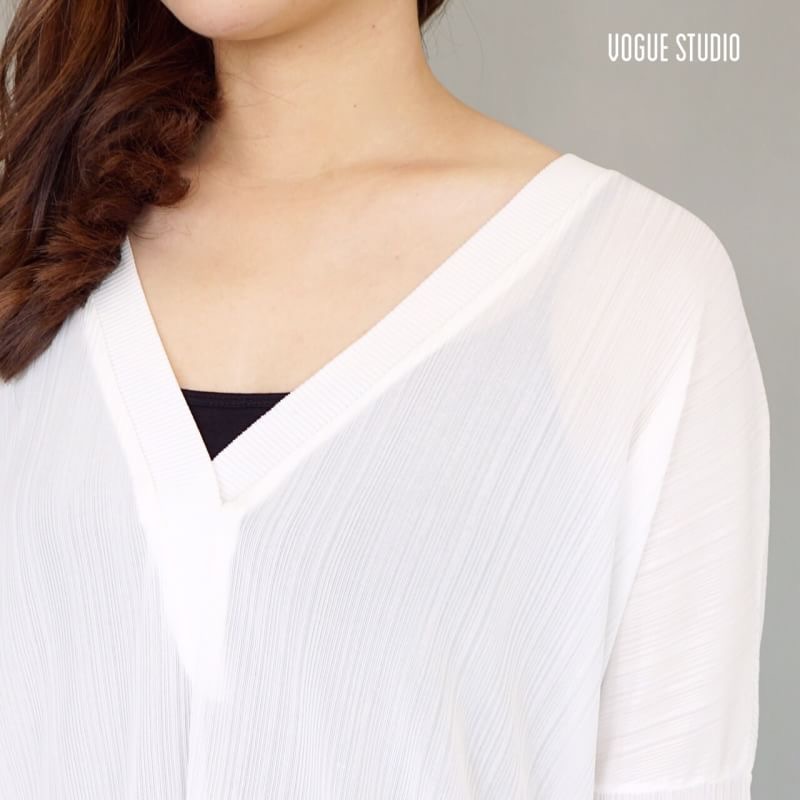 เดรสอัดพลีทถี่ คอวี ทรงไหล่ตก หน้าสั้นหลังยาว ใช้ผ้าอัดพลีทอย่างดี เนื้อนิ่ม ใส่สบาย มาพร้อมเสื้อซับในแยกชิ้น ทรงสวย ดูแพง ชุดเดียวอยู่คะ