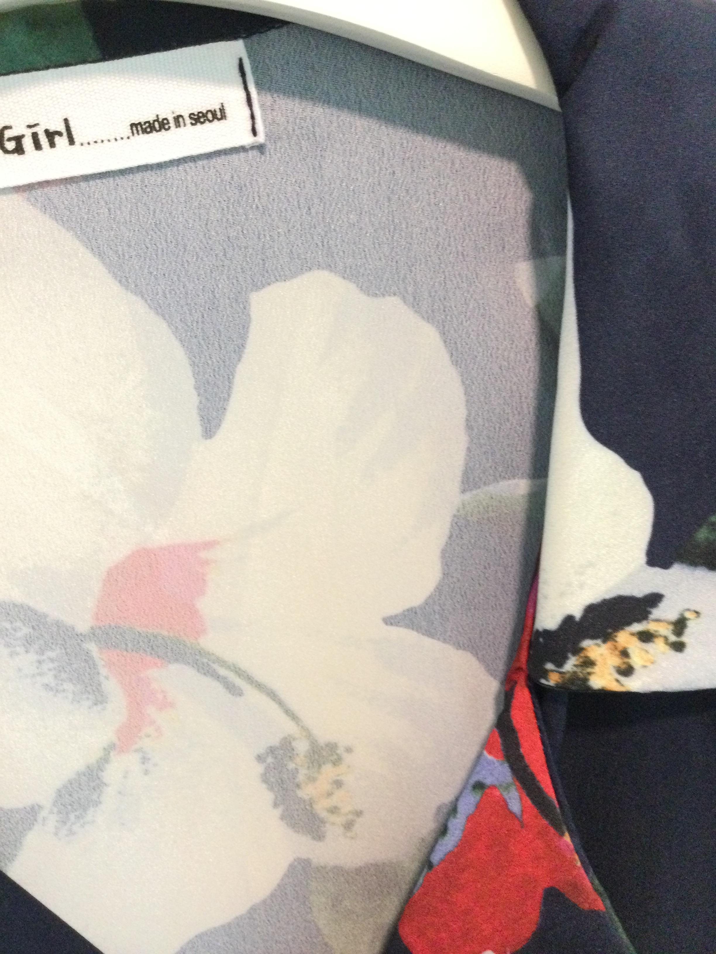 เสื้อเชิ้ตลายดอกแบรนด์ zara ตัวนี้แขนน่ารักมาก บานนิดๆ ผ้านิ่มมาก ใส่สบาย