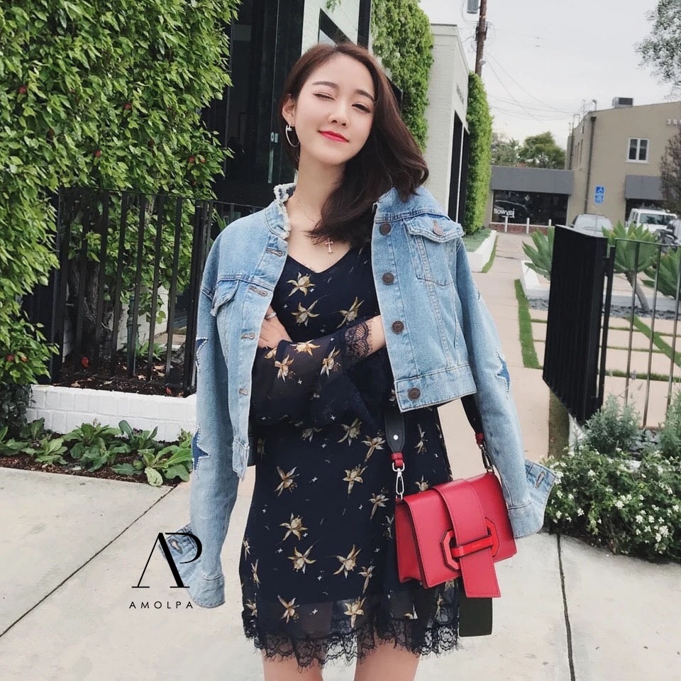 เสื้อ #jacket #แจ็คเก็ตยีนส์ แต่งมุกดาวที่แขน #ดาราเซเลปใส่ กันเยอะมาก งานสวย ใส่ได้ตลอดๆๆ คอเซอๆ