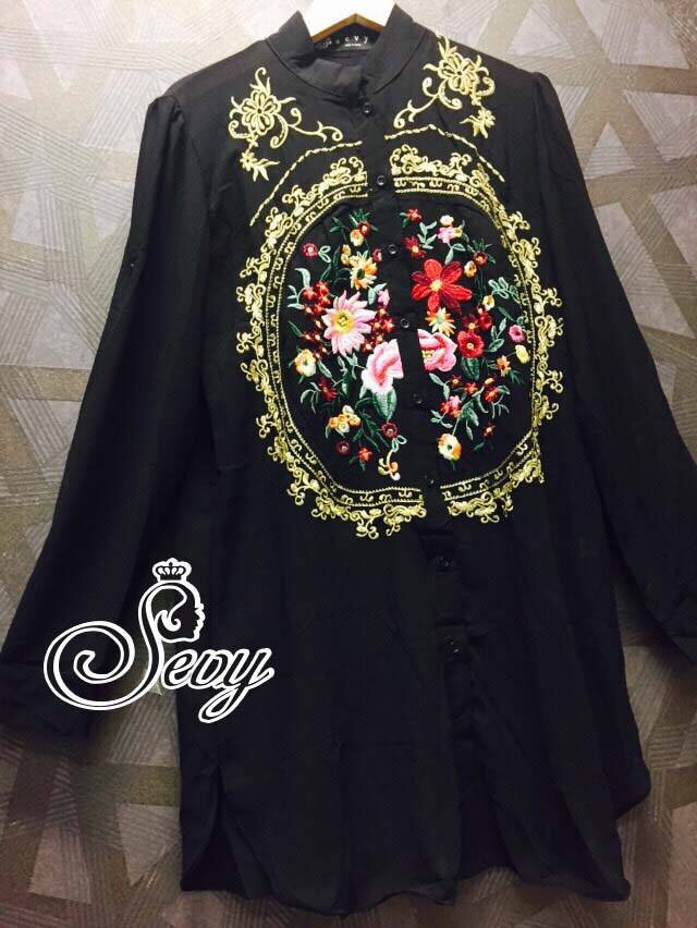 เชิ้ตตัวยาวเนื้อผ้าชีฟองอย่างดี ด้วยดีเทลงานปักแนววินเทจช่วงกลางเสื้อ