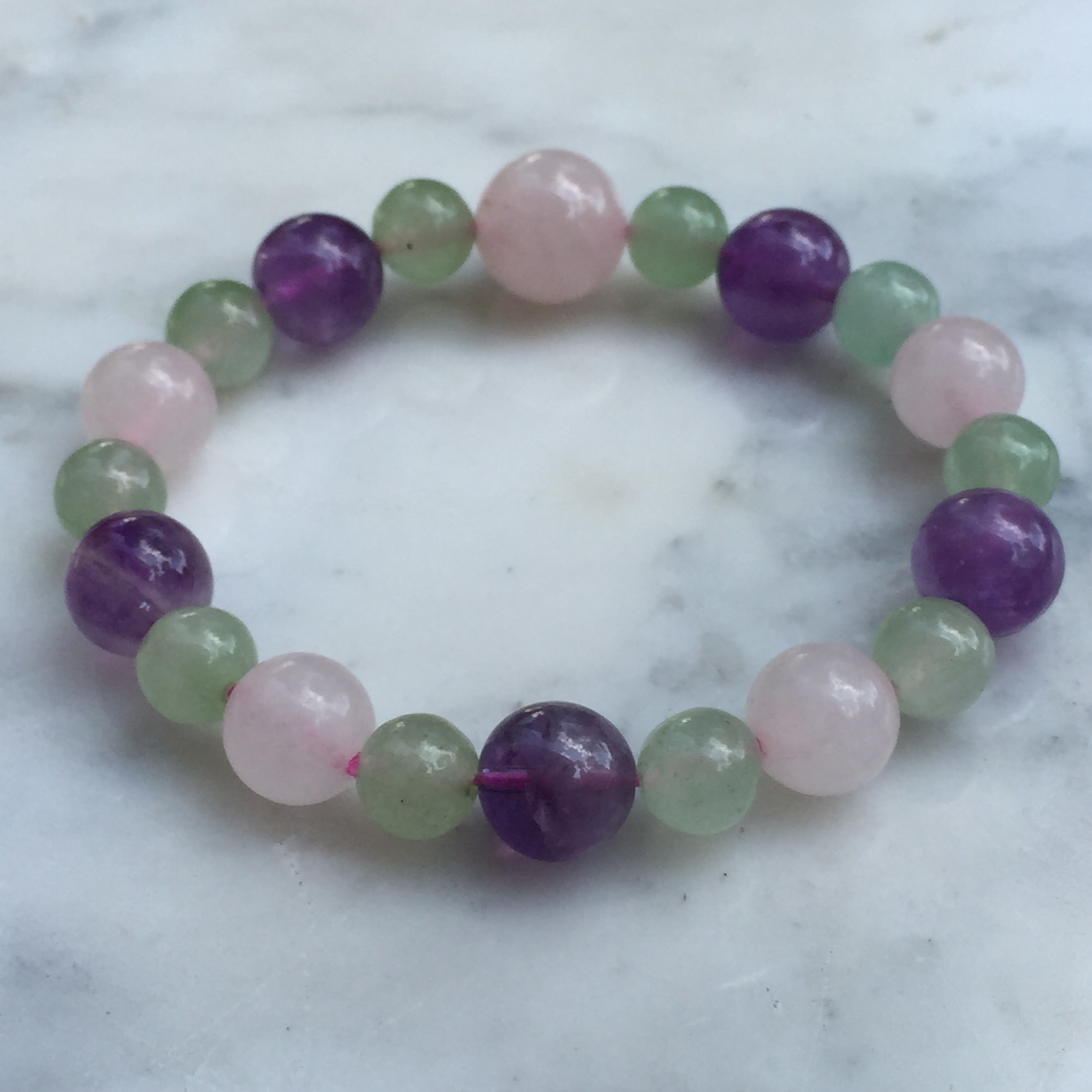 Green Aventurine, Amethyst and Rose Quartz เหมาะสำหรับคนทำงานประเภท Creative and Account Executive เพิ่มจินตนาการในการทำงาน ลดความเครียด กระชับความสัมพันธ์อัดีกับคนรอบข้าง