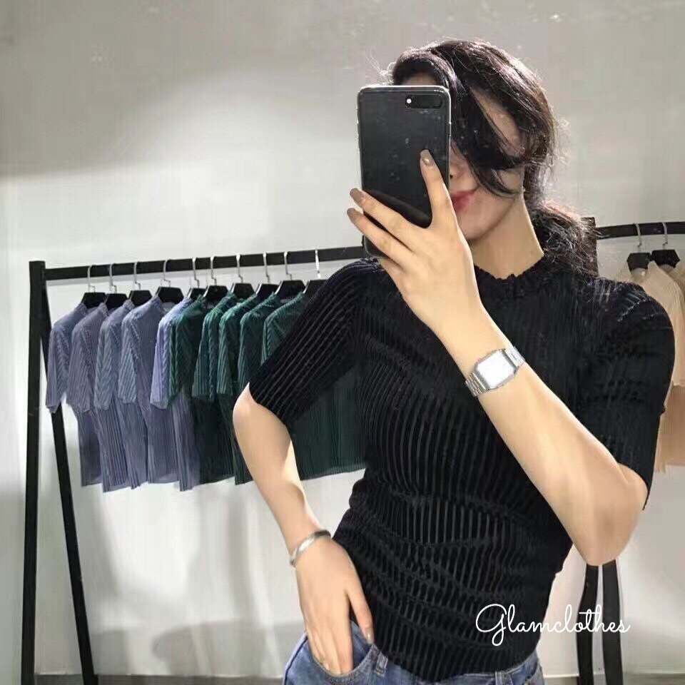 New!! velvet pleated เสื้อคอกลมเนื้อผ้ากำมะหยี่สลับซีทรูบาง ตัวนี้น่ารักค่ะ ใส่สวย คอเต่านิดๆ แต่ไม่ร้อน เพราะเนื้อไม่หนา ใส่สบายมากค่ะ