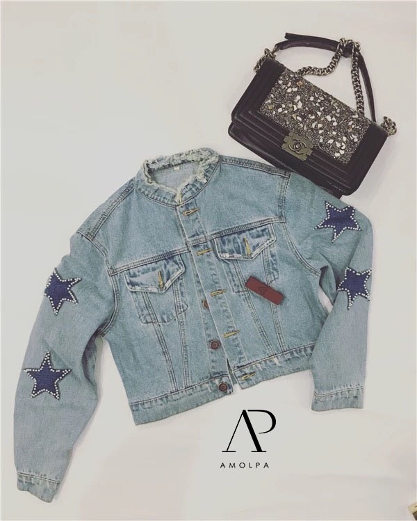 เสื้อ #jacket #แจ็คเก็ตยีนส์ แต่งมุกดาวที่แขน #ดาราเซเลปใส่ กันเยอะมาก งานสวย ใส่ได้ตลอดๆๆ คอเซอๆ