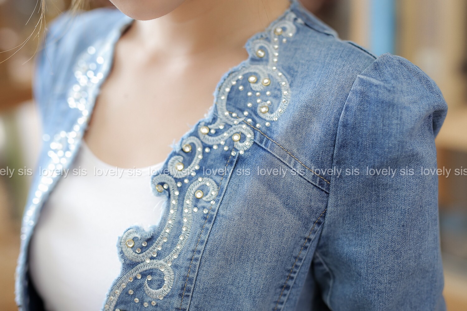 Blazer ยีนส์แขนยาว ดีไซน์ขอบหยักช่วงปก แต่งประดับเพชรคริสตัลวิ้งวับ