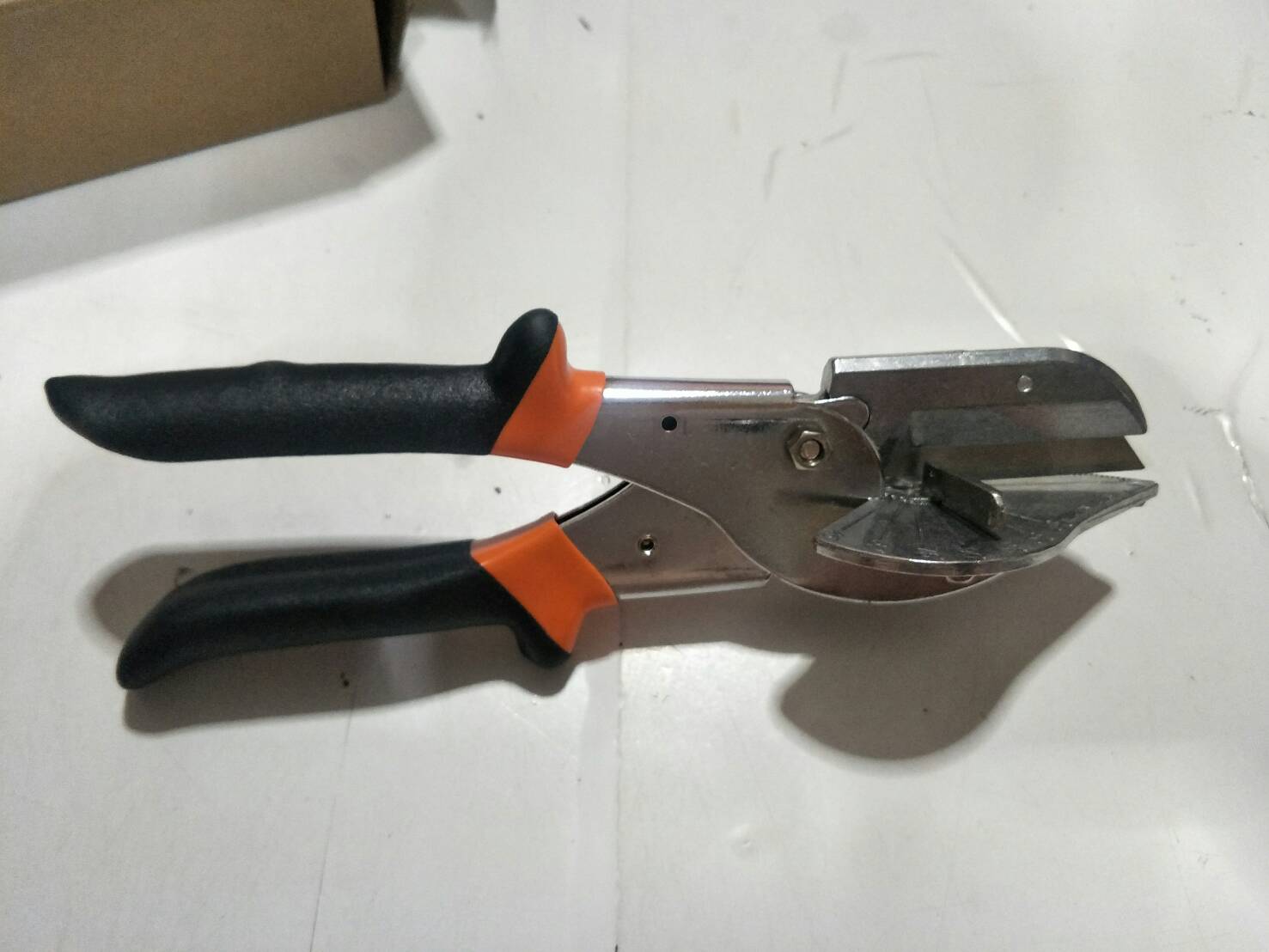 PL09 คีมตัดราง PVC พลาสติก ปรับองศาได้ 45-135 องศา รุ่นใบมีดบาง เปลี่ยนใบได้