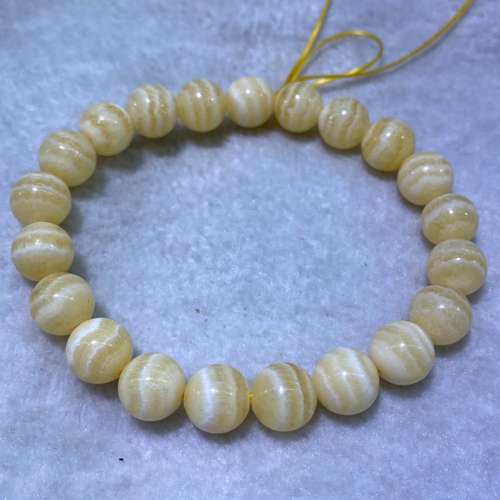 Yellow Calcite แคลไซด์สีเหลือง 9 mm แคลไซต์ช่วยให้นักเรียนสามารถเรียนรู้ได้อย่างมีประสิทธิภาพ มีพลังงานบวกและคุณสมบัติพิเศษที่ส่งผลดีต่อทั้งร่างกายและจิตใจ