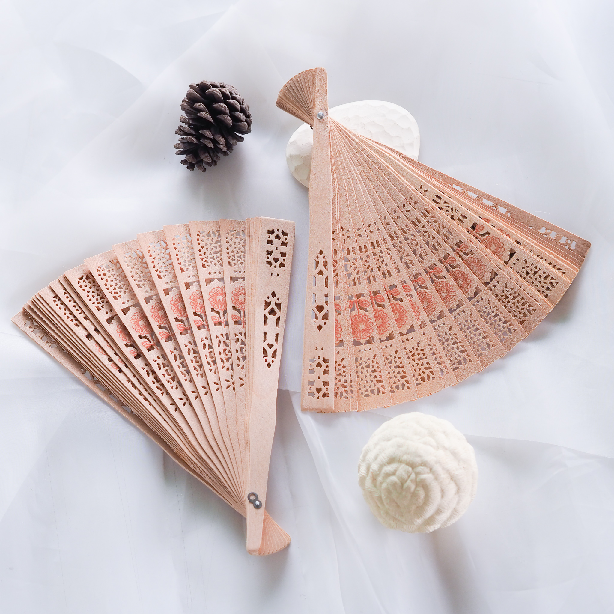 พัดไม้ฉลุราย (100ชิ้น)