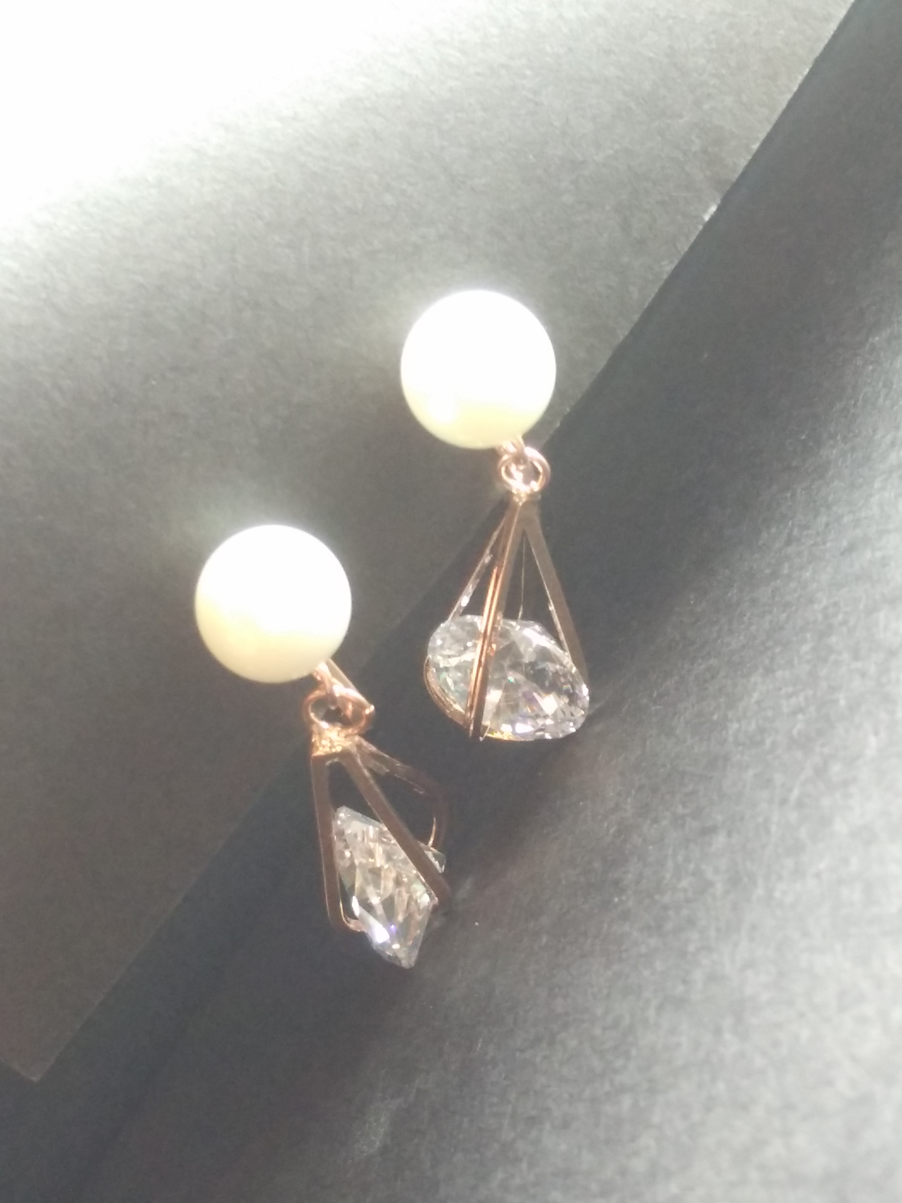 ต่างหูหนีบ Crystal in Maze Clip มีซิลิโคนรอง หนีบไม่เจ็บ เงินแท้92.5% ไม่เจาะหูก็สวยได้_EC123