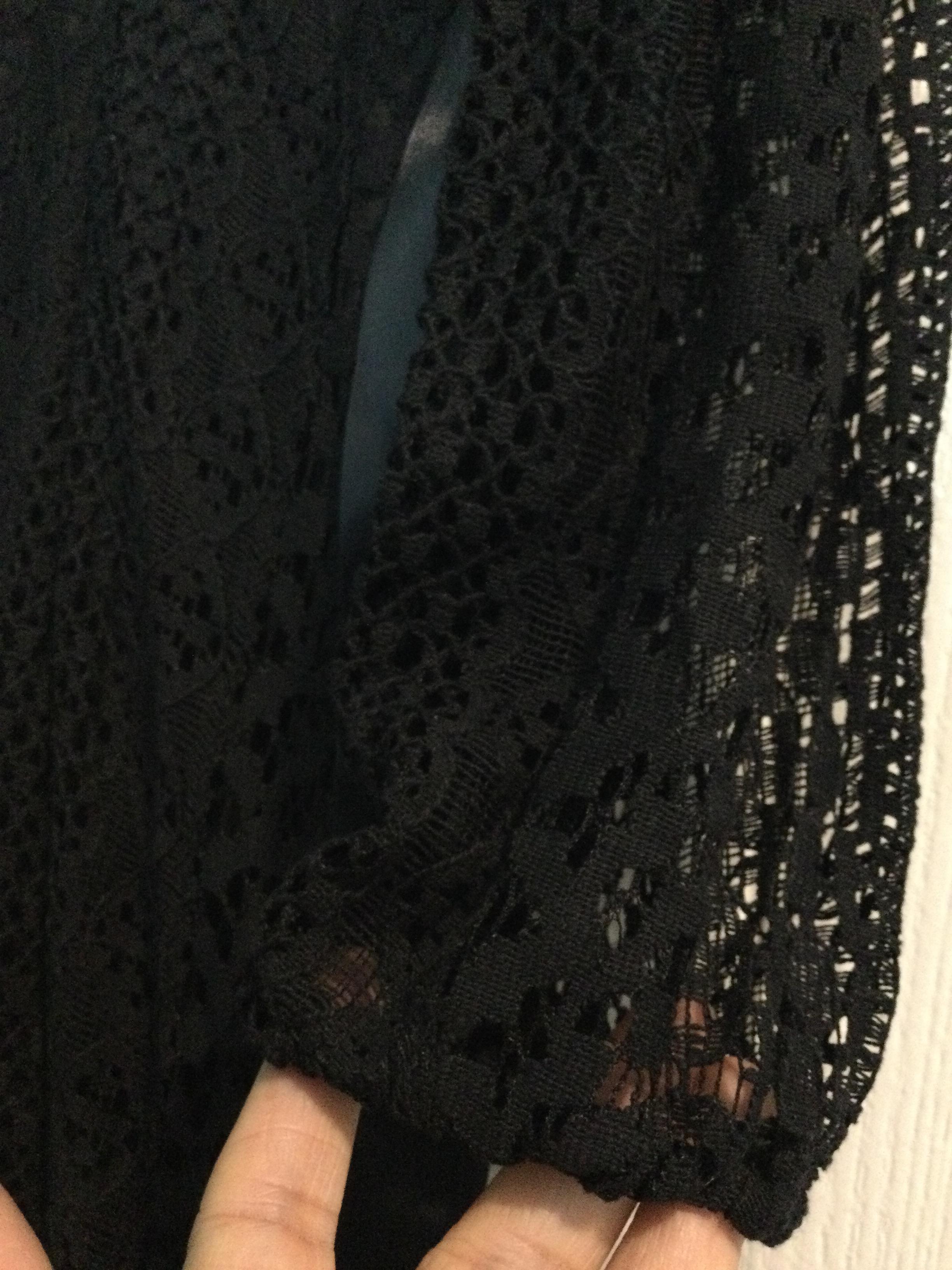 เดรสลูกไม้สีดำแขนซีทรู