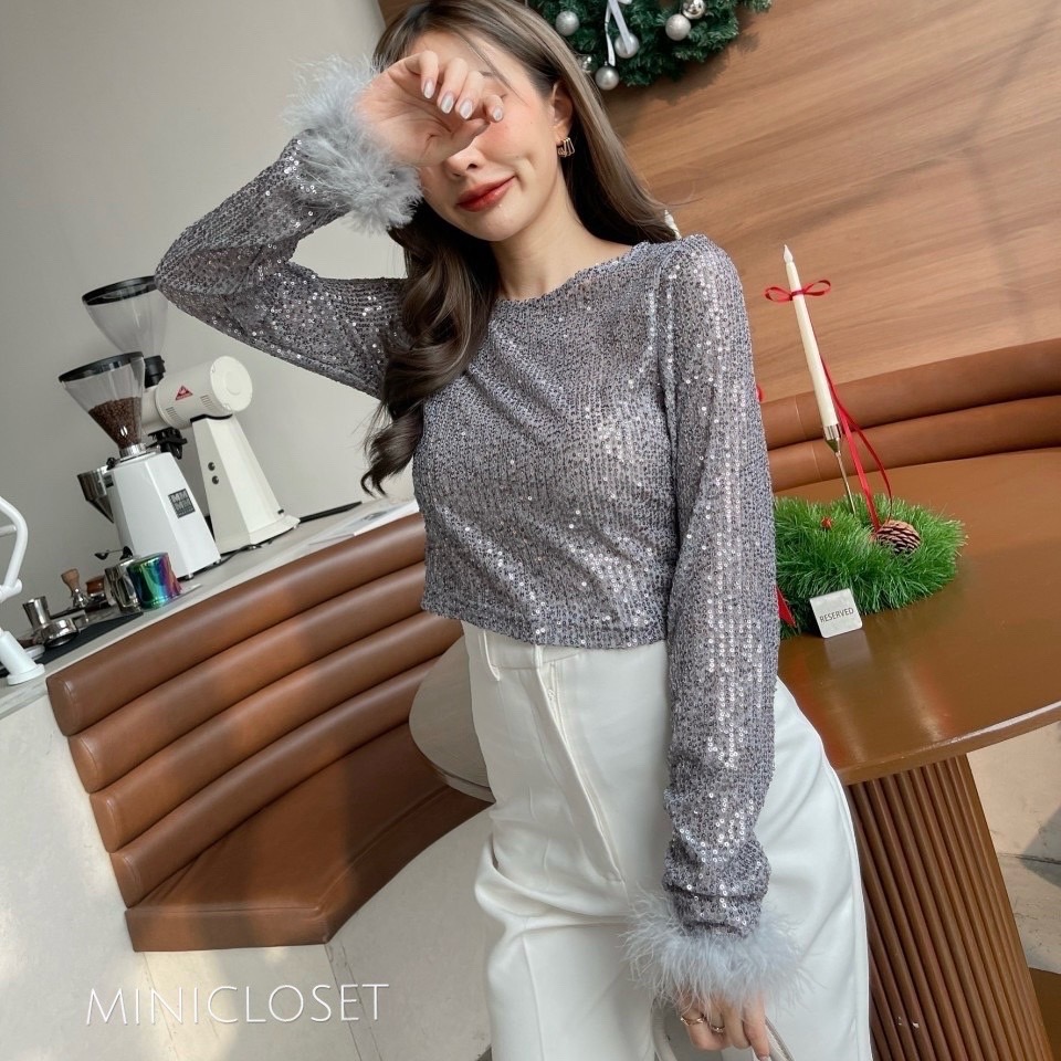 เสื้อปักเลื่อมวิ้งๆ แขนยาวปลายแขนแต่งขนนกน่ารัก ใส่เที่ยว ใส่ออกงานสวย