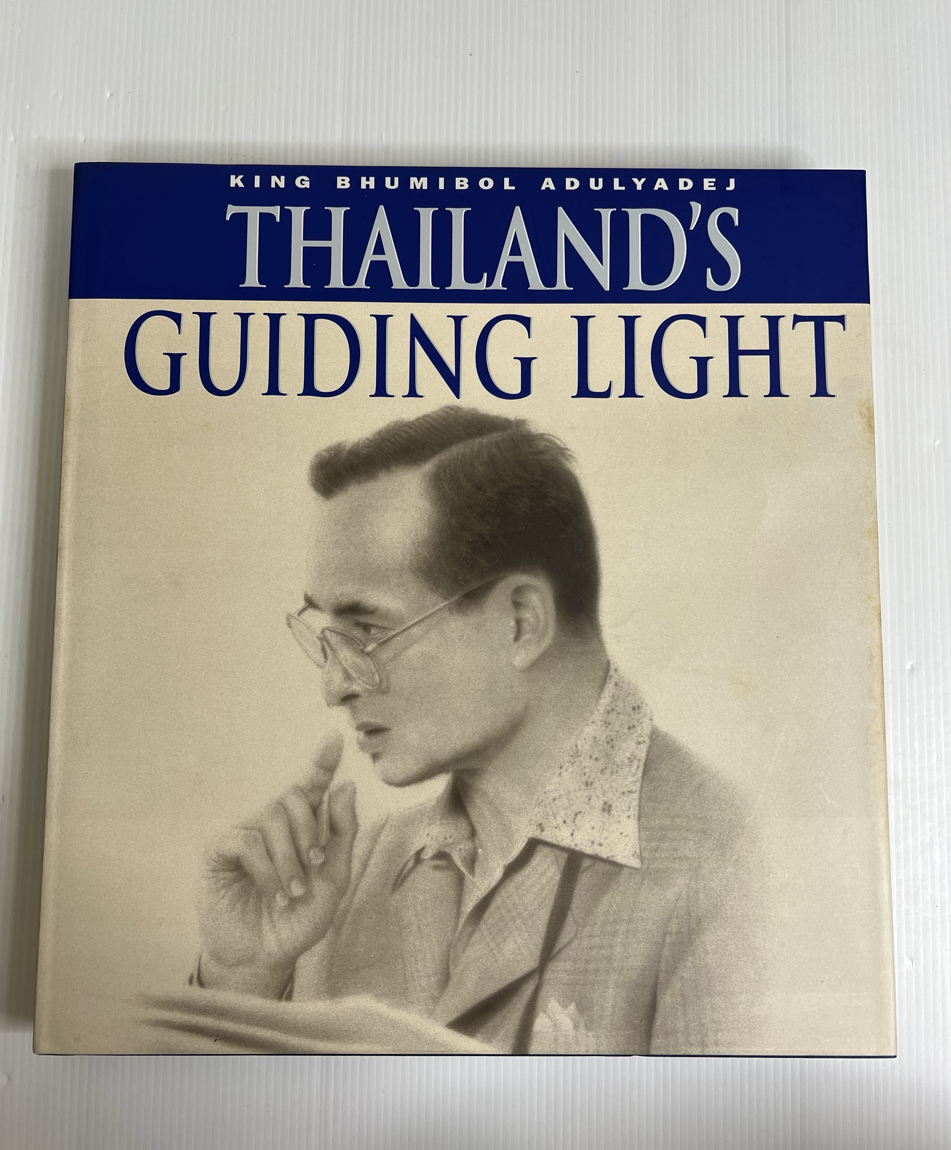King Bhumibol Adulyadej: Thailand's Guiding Light Pichai Chuensuksawadi January 1, 1996 90-99% Hardcover