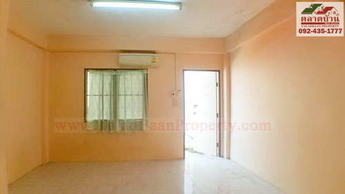 หอพัก 4 ชั้น ตึกน้ำ ซ.บ้านสวน-สุขุมวิท 24/1 แยกชลชาย ถ.สุขุมวิท ต.บ้านสวน อ.เมือง ชลบุรี ทำเลดีมาก ติดถนน มีห้องน้ำในตัวทุกห้อง ชั้นล่างค้าขายดี