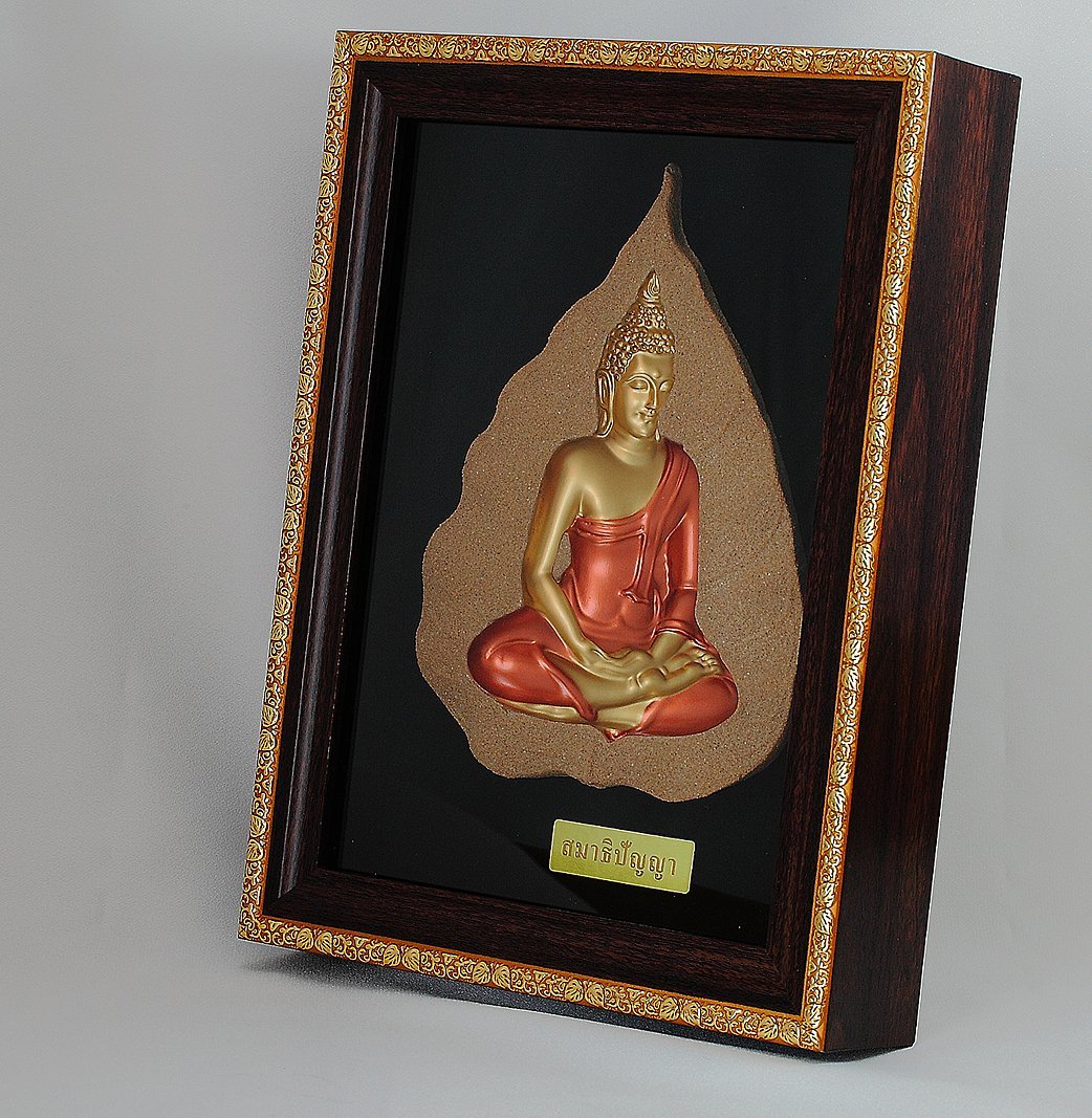 พระมองตาม สมาธิ ศิลปะหินทราย พระหันหน้าได้ ทรายสีแดง เพ้น ขนาด Size 21x27x5 cm. Price ราคา 1,600 บาท.