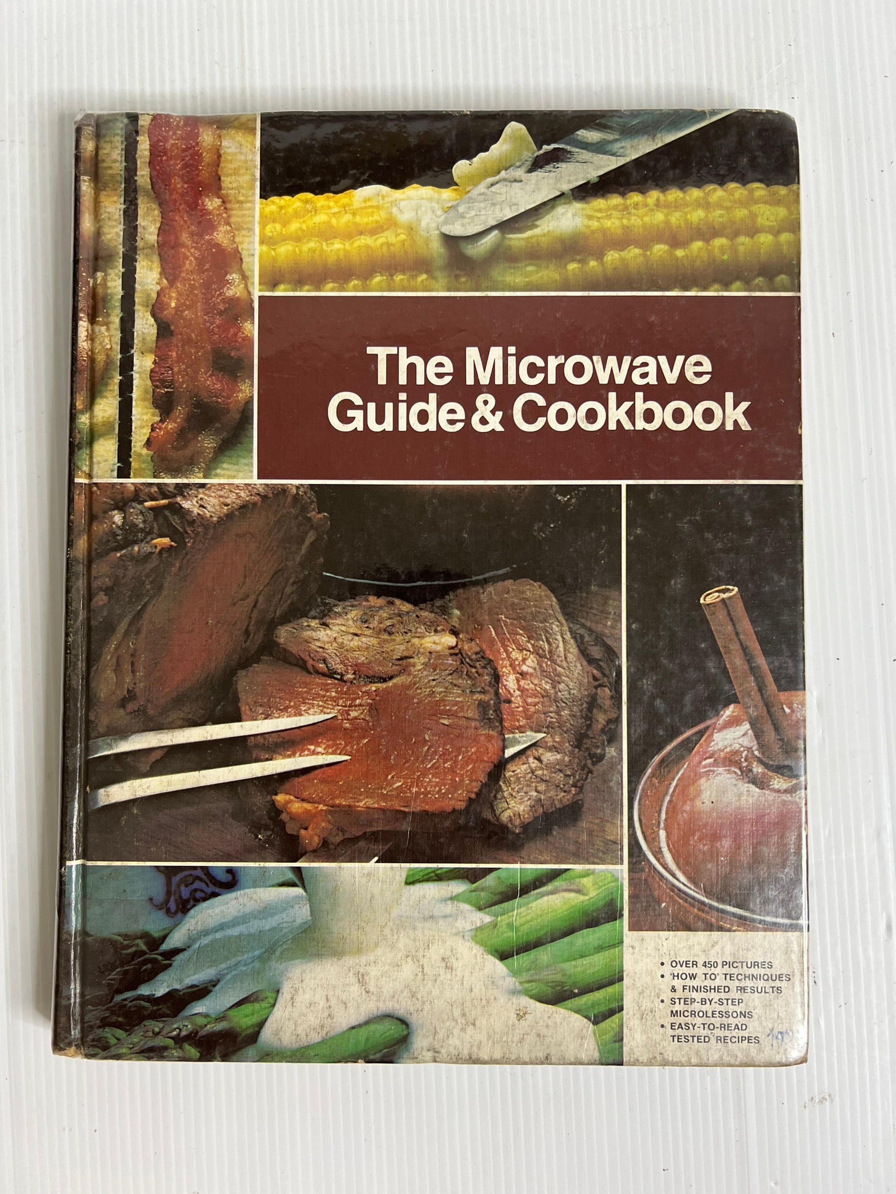 THE MICROWAVE GUIDE AND COOKBOOK General Electric Company September 1, 1980 90-99% Hardcover