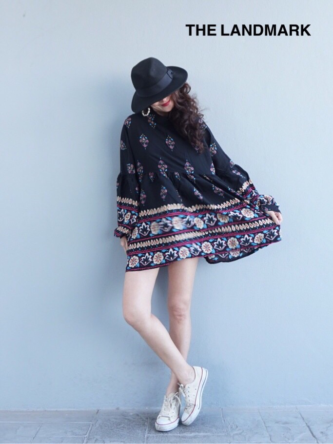 เดรสสั้นผ้าสปันเล่นเชิงผ้าเก๋ๆที่แขนกับช่ายกระโปรงผ้านิ่มใส่สบาย บอกเลยทรงนี้ใส่ได้2ด้านเลยจร้า ใส่แบบไหนก็เริ่ดนะคร้า