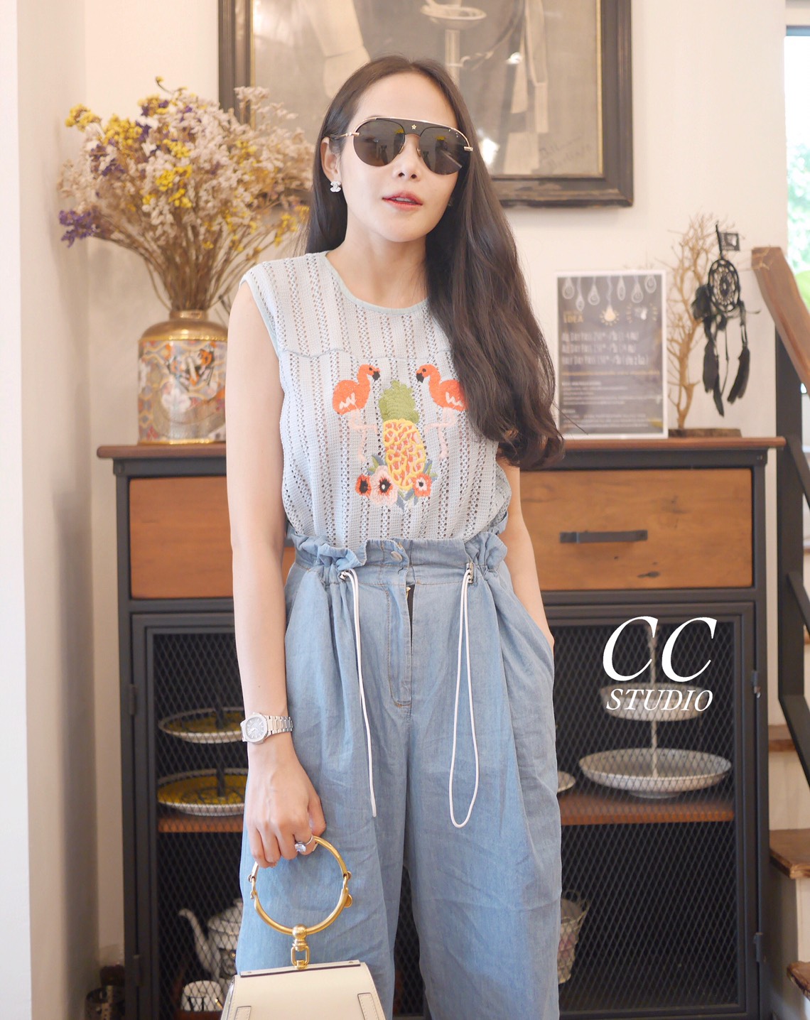 Set เสื้อลูกไม้แขนกุด ปักลายน่ารักค่ะ + มาพร้อมกางเกงยีนส์เอวสูง เนื้อยีนส์บาง เนื้อดีค่ะ ช่วงเอวรูดเก๋มากค่ะ Set นี้ น่ารักมากแยกแมทช์ได้นะค่ะ