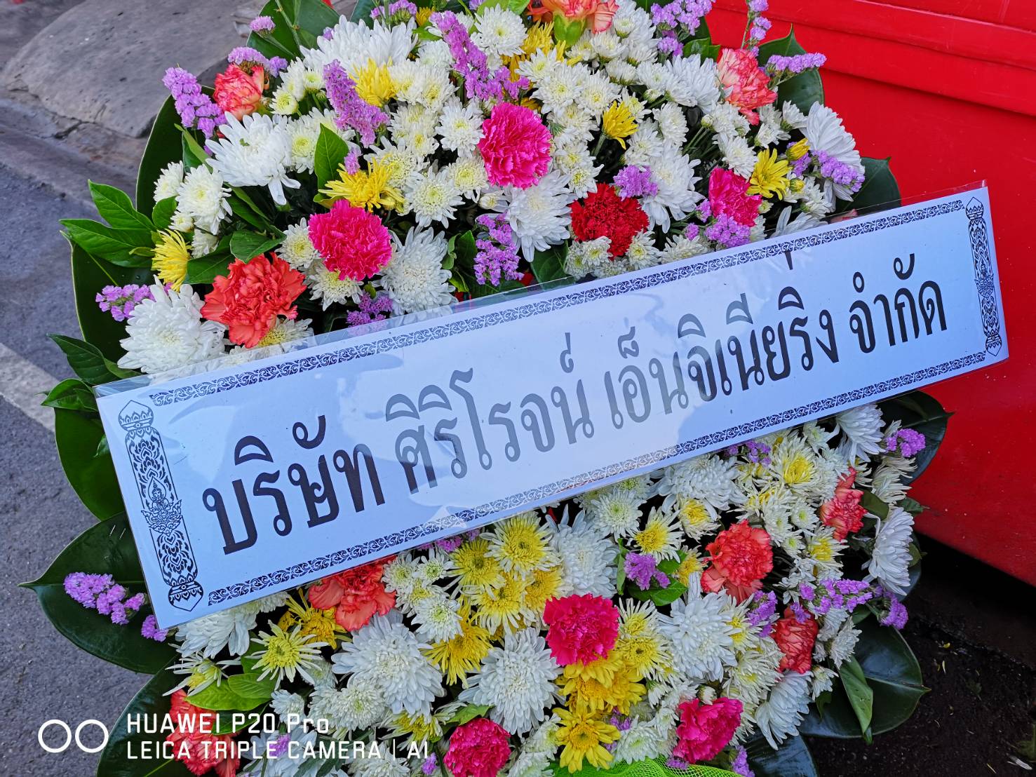 พวงหรีดดอกไม้สด โทนสีสดใส