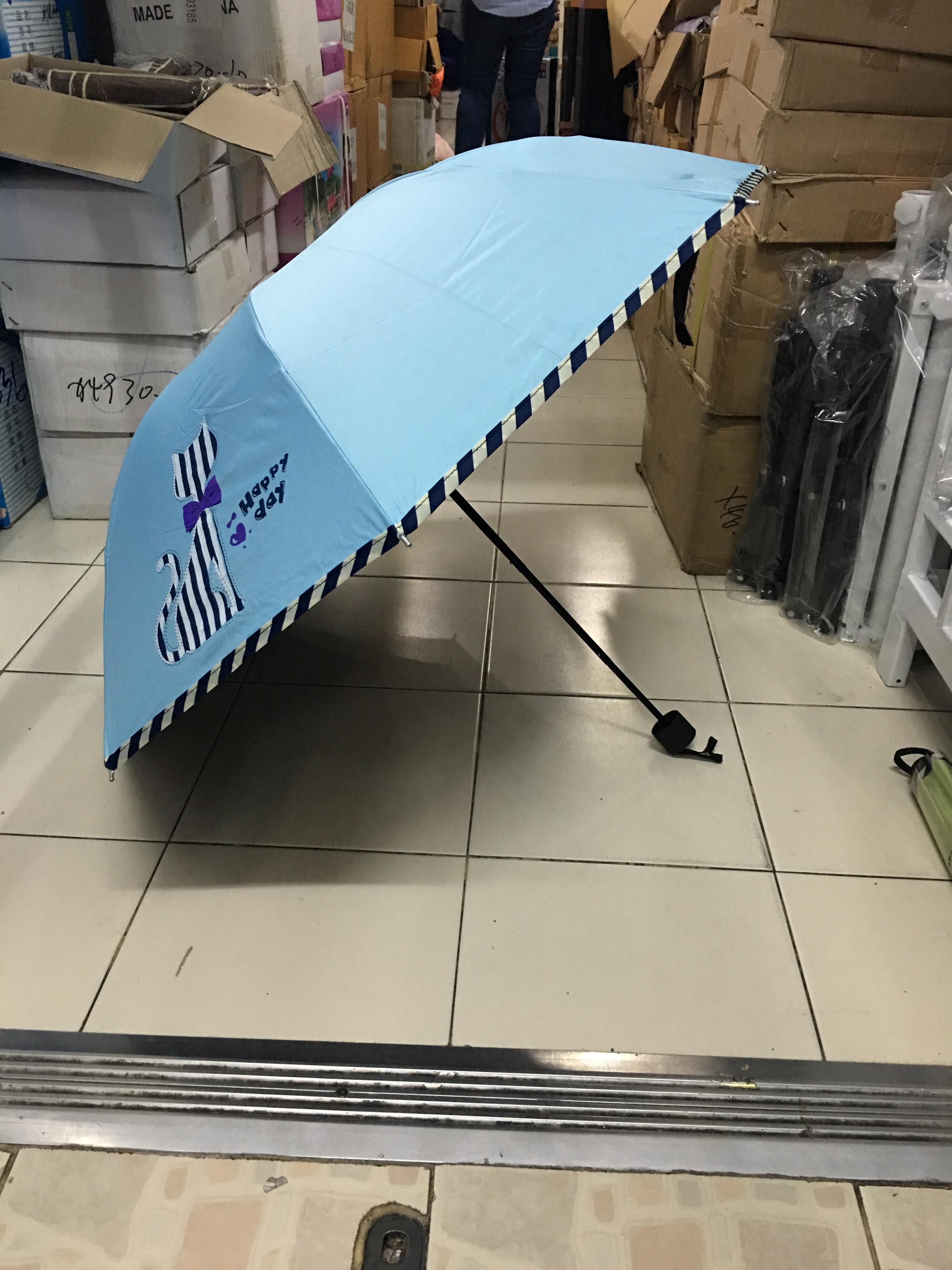 ร่มโค้งชายตรงลายแมวยูวีดำ