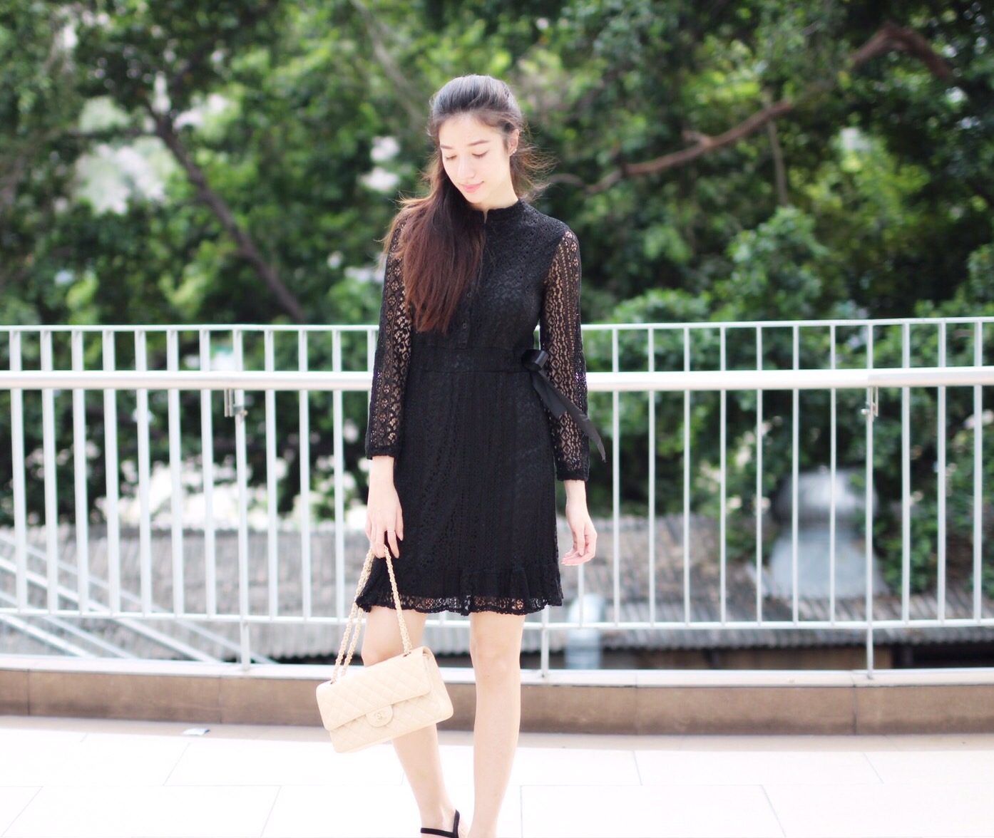 เดรสลูกไม้สีดำแขนซีทรู