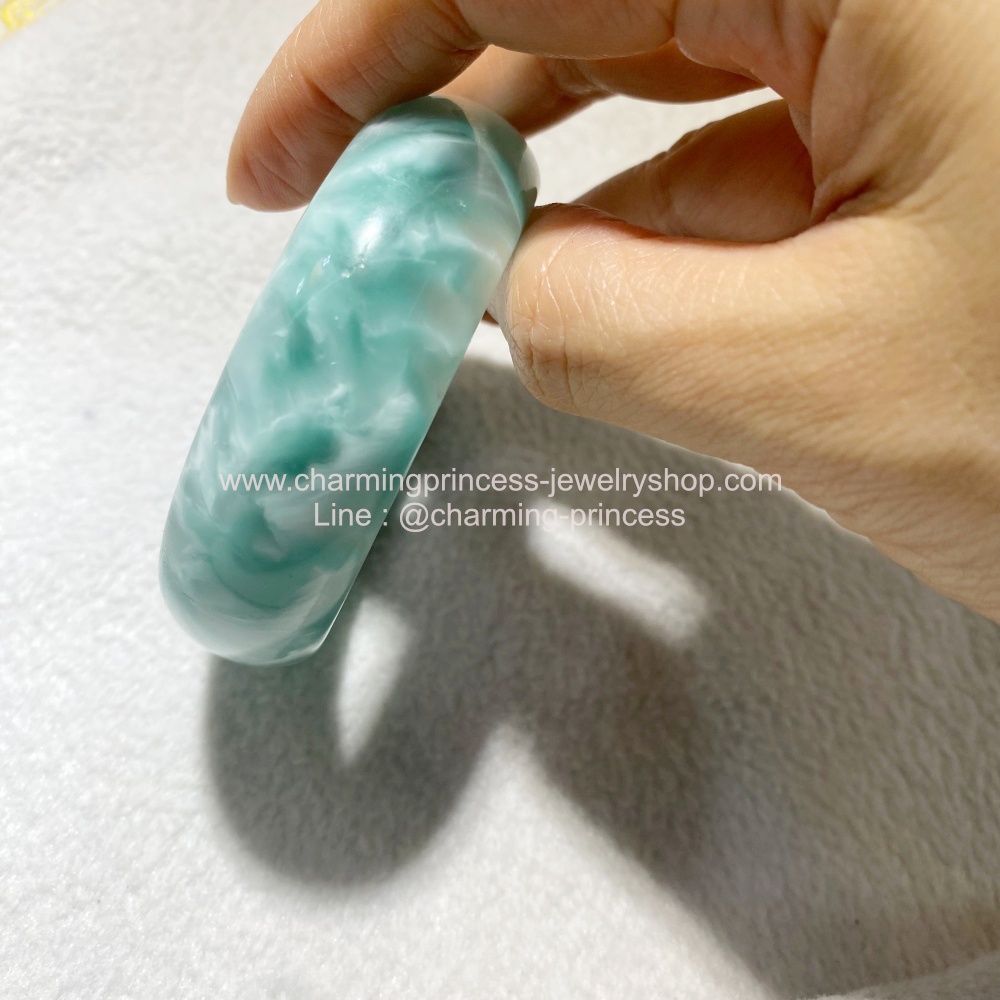 Green Angelite แองเจิลไลท์สีเขียว กำไล 20x59 มม หินของความคิดสร้างสรรค์ หินแห่งการหยั่งรู้ การปรากฏของสิ่งเตือนภัย ซึ่งเปรียบเสมือนมีเครื่องรางบอกเหตุ