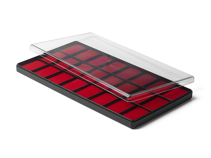 กล่องใส่พระ ถาดใส่พระ กล่องใส่เครื่องประดับ 24 ช่องเล็ก พลาสติกสีดำรองด้วยโฟมบุกำมะหยี่สีแดง มีฝาปิด