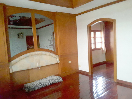 บ้านเดี่ยว 2 ชั้น พร้อมอาคารสำนักงาน 4 ชั้น ซ.งามวงศ์วาน 47 ชินเขต เนื้อที่ 150.2 ตร.ว. ถ.งามวงศ์วาน บางเขน กรุงเทพฯ สวย ตกแต่งด้วยไม้สักทอง