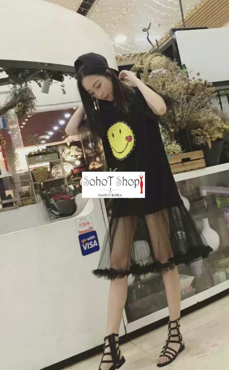 เดรสหน้ายิ้ม ผ้ายืดคอตตอทเนื้อดี เนื้อผ้านุ่มมากใส่สบาย ปลายแขนและชายเดรสต่อชายระบายฟรุ้งฟริ้ง