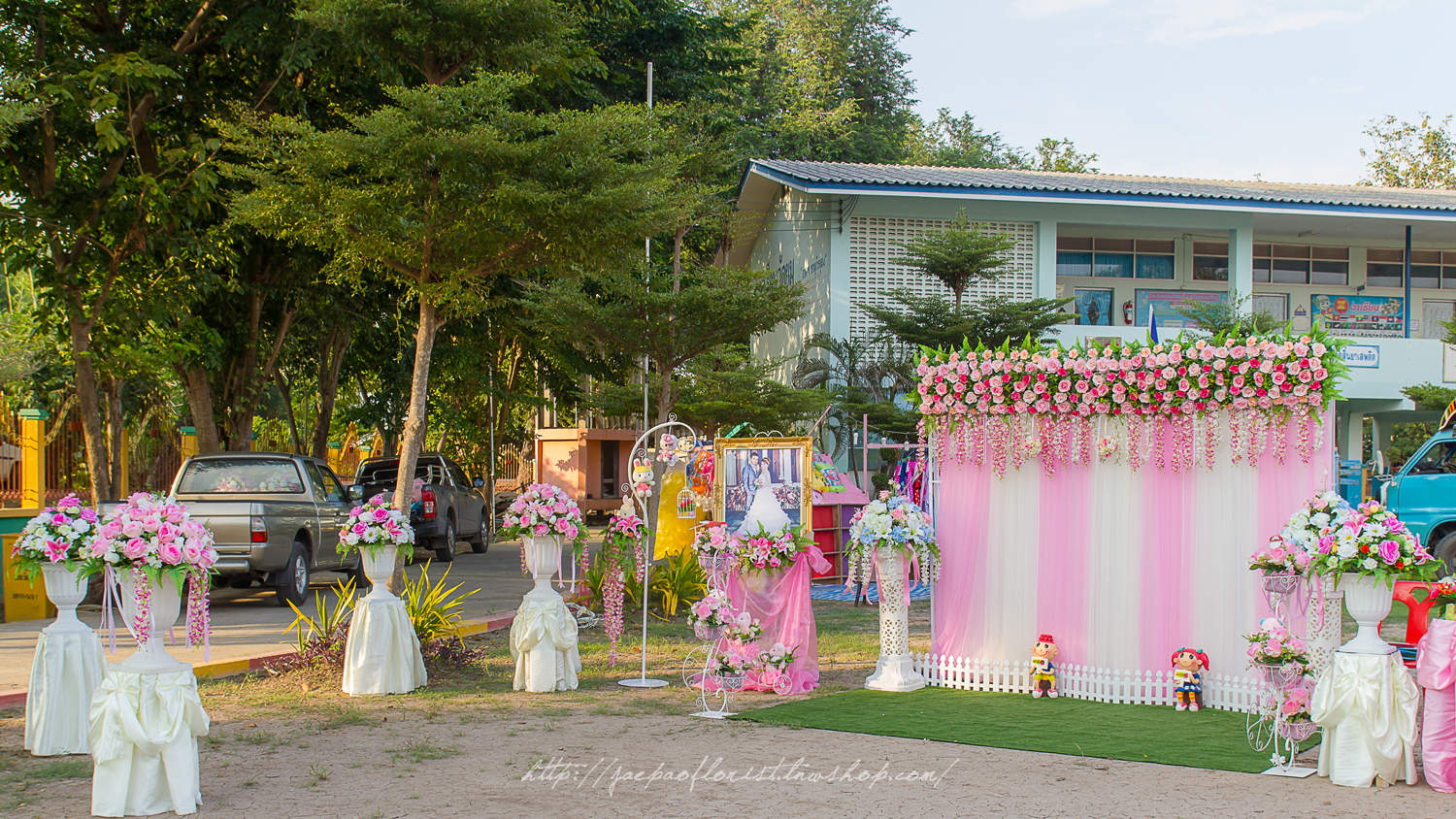 ซุ้มถ่ายภาพงานแต่ง ดอกไม้แห้ง ธีมชมพูขาว