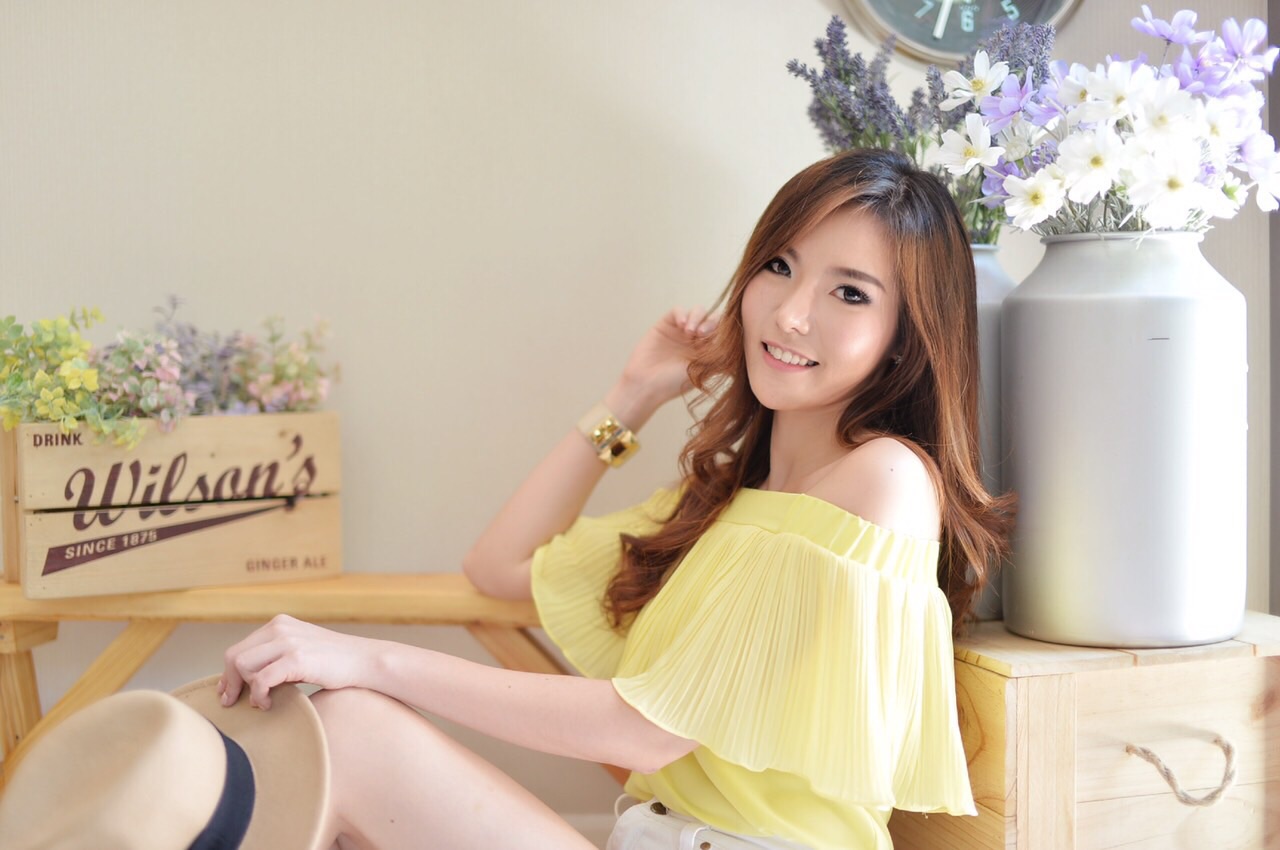 New Collection ผ้าเนื้อทรายหนานุ่ม ทรงปาดไหล่ ใส่ยางยืดขอบใหญ่ ระบายอัดพรีทสวยหรูมากค่ะ แบบCPS ชนชอปจ้า