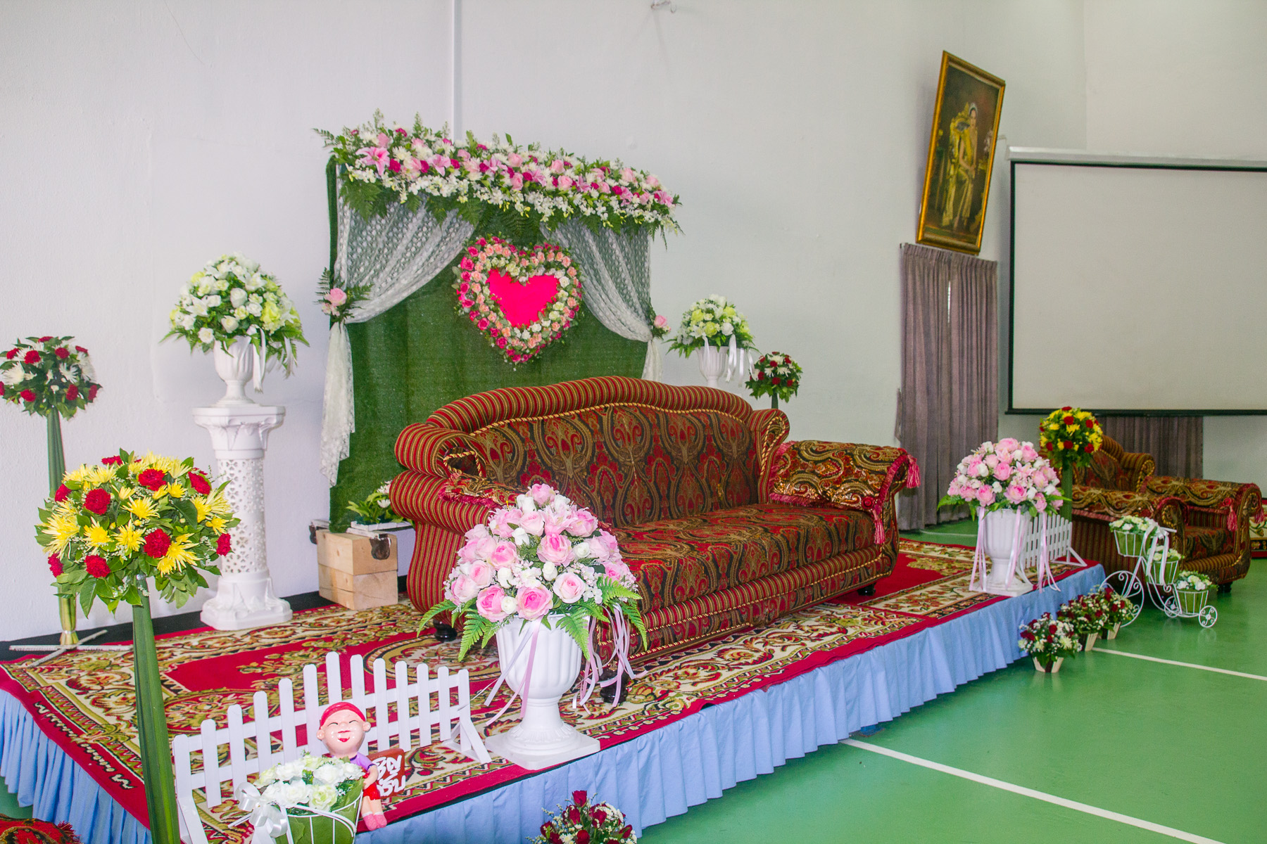 ซุ้มถ่ายรูป ตกแต่งเวที ธีมงานชมพู สดใส
