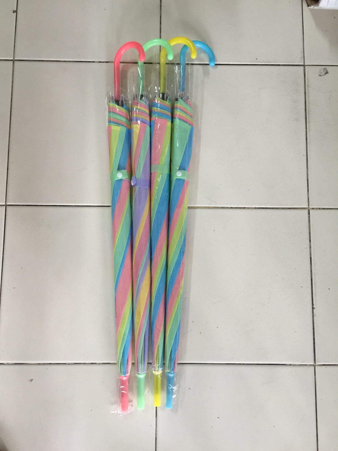 ร่มใสสายรุ้ง