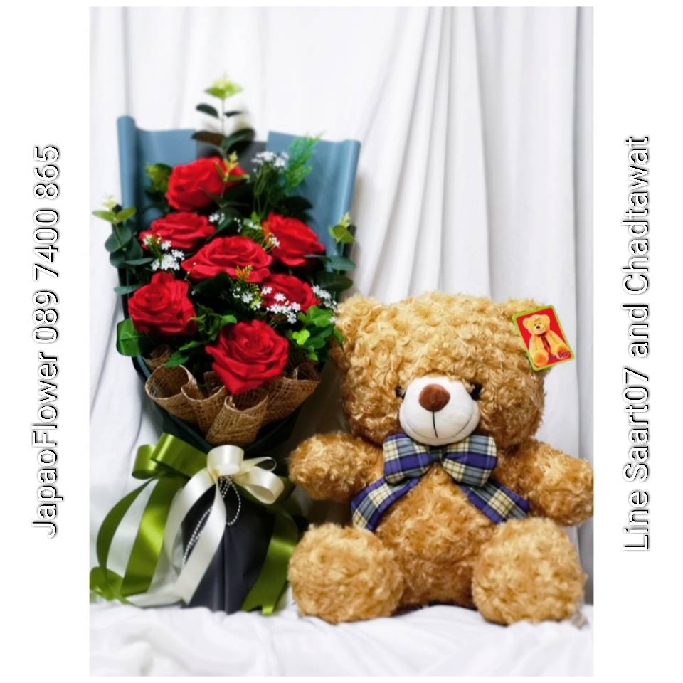 ช่อดอกกุหลาบแดง ทรงสูง พร้อมตุ๊กตาหมี