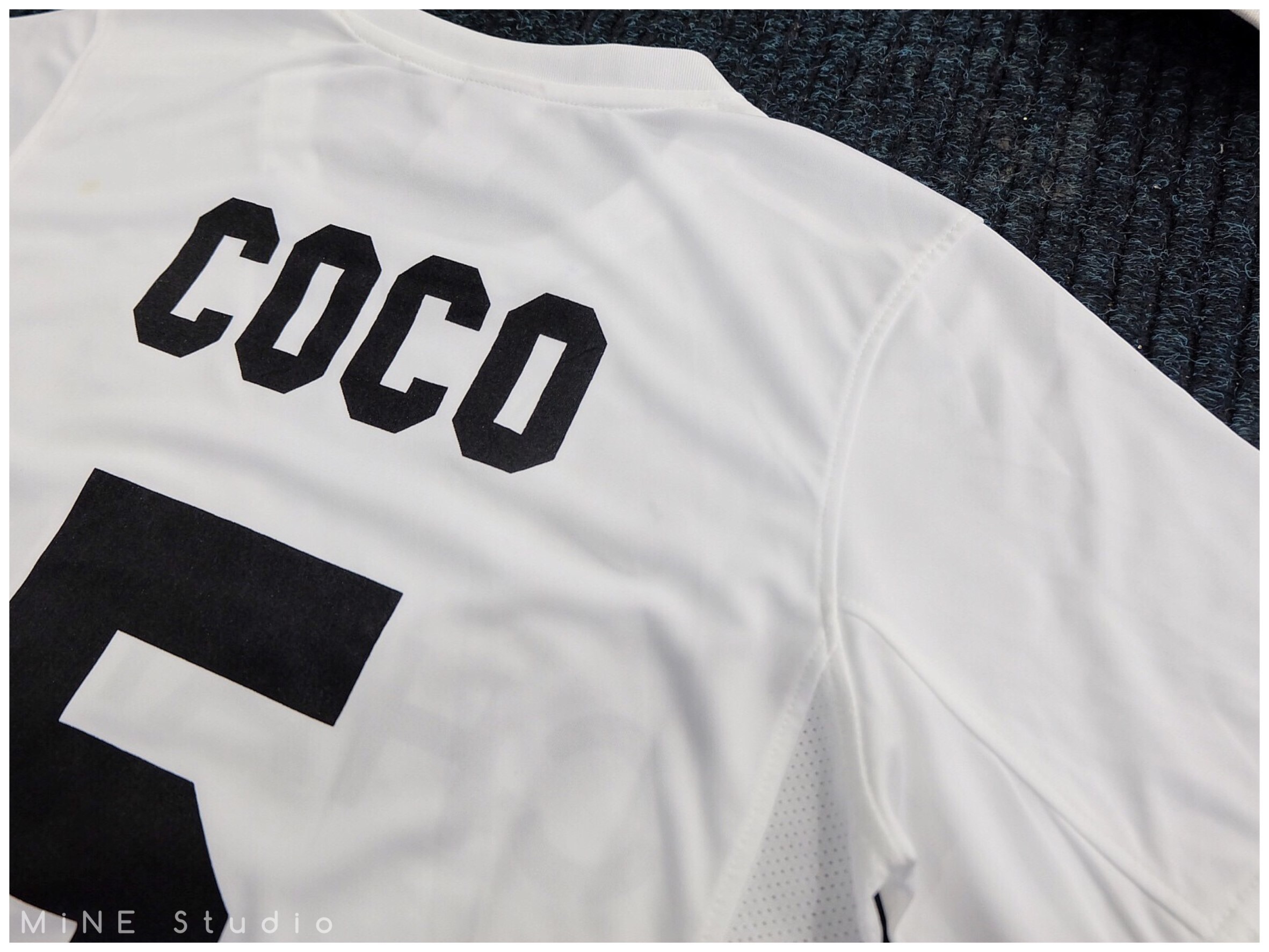 เสื้อยืดมีสกรีนหลังCOCO 5 แบบคุณพลอยใส่