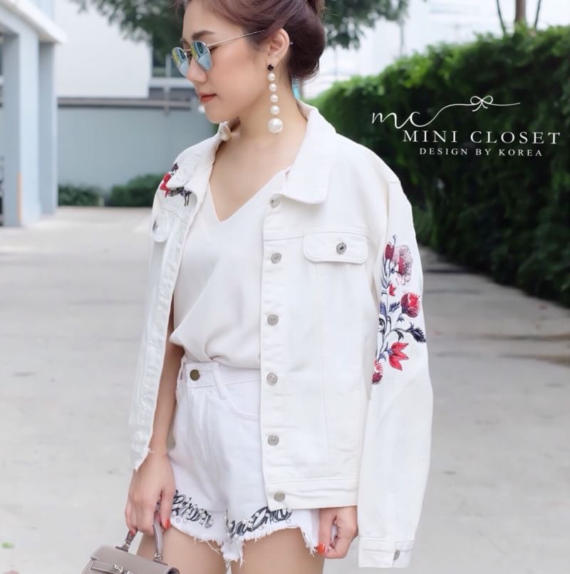 เสื้อคลุมเสื้อแจ็คเก็ตยีนส์สีขาว