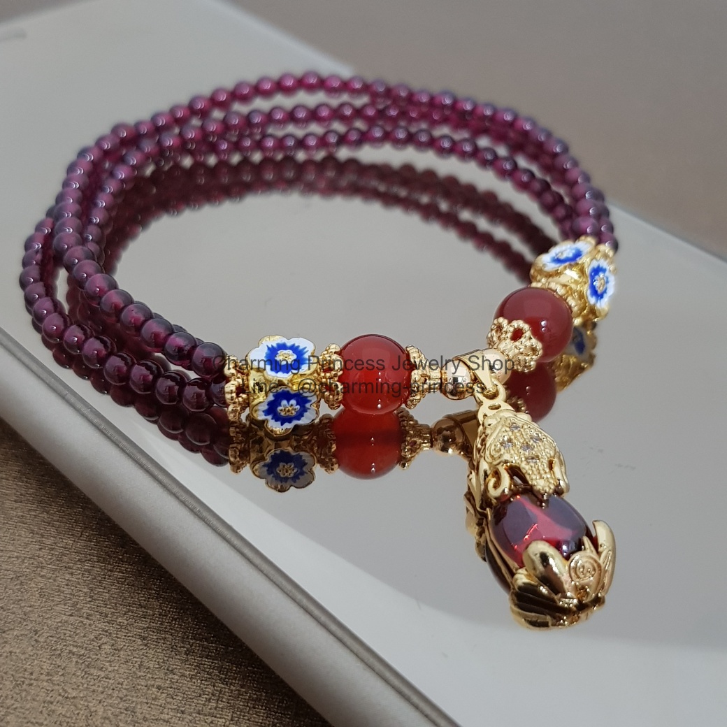 วัตถุมงคลสำหรับเสริมดวงของทุกปีนักษัตร คือ ปี่เซียะคู่บารมี เสริมโชค เรียกทรัพย์ ร่ำรวย เงิน ทอง ปัดเป่าสิ่งชั่วร้าย เก็บเงินทองไม่รั่วไหล ร้อยพร้อม โกเมน หินพลัง และความร่ำรวย