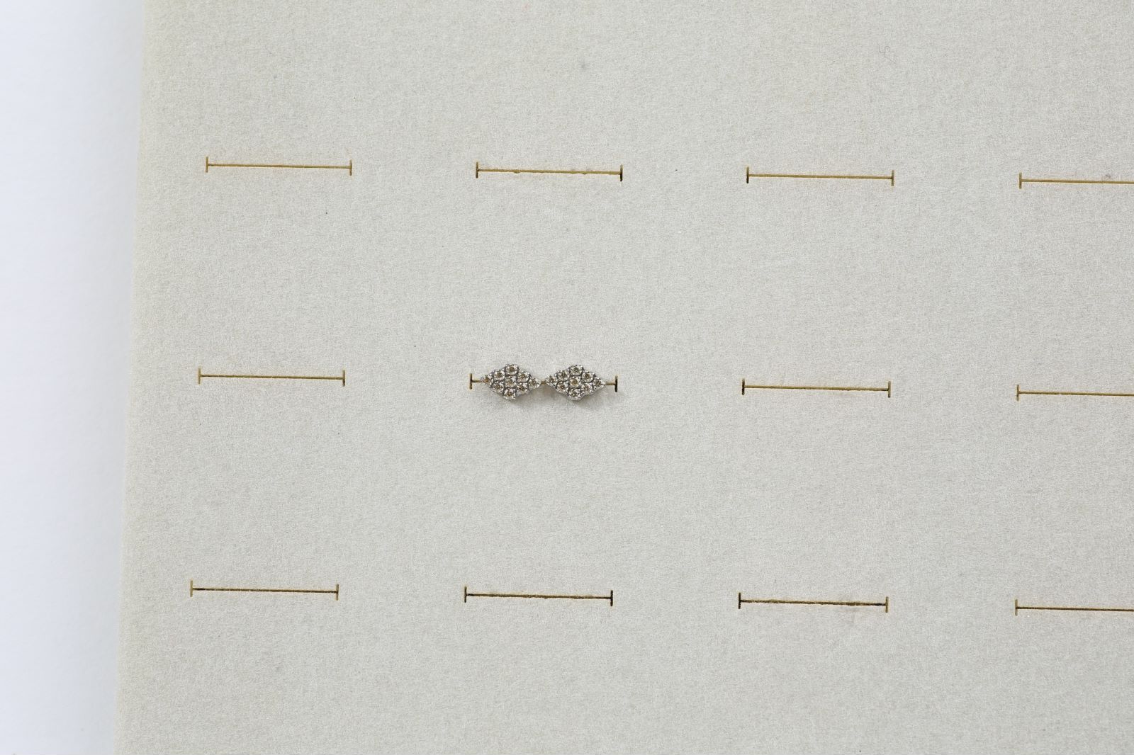 “เช็คสินค้าทัก line ก่อนโอนนะคะ”ไทเทเนี่ยม 100% ต่างหูสำหรับผิวแพ้ง่าย Bless จิวแป้นแบนขันน็อต ขนาดก้านปกติ ราคา/ข้าง ETC134