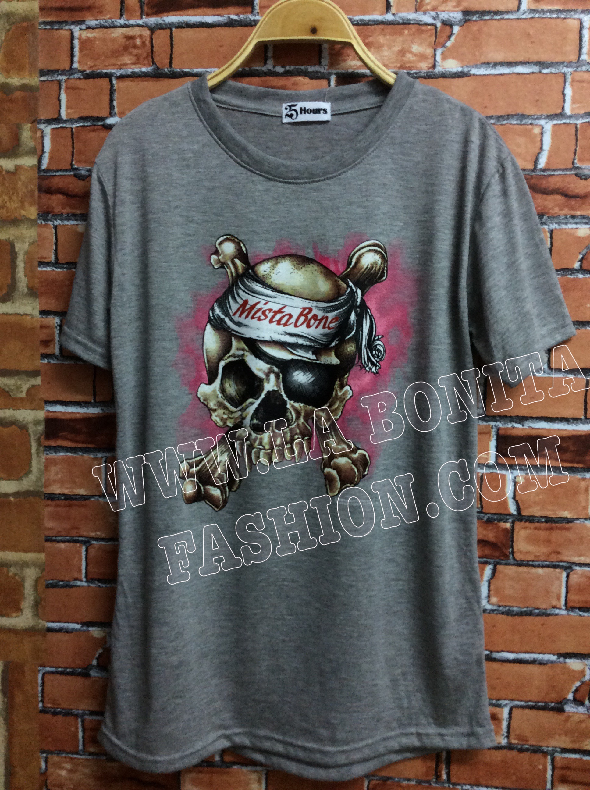 SALE 20% พร้อมส่ง เสื้อยืด สไตล์เดียวกับ Iron Maiden งานสวย สกรีนลายหัวกะโหลกMista Bone ลายเดียวกับคุณ ชมพู่ อารยา เลยค่ะ เสื้อรุ่นนี้งานสวยมากค่ะ ตัดเย็บด้วยผ้ายืดเนื้อนุ่มอย่างดี ผ้ายืดเนื้อบางแต่นุ่มมากใส่สบายค่ะ