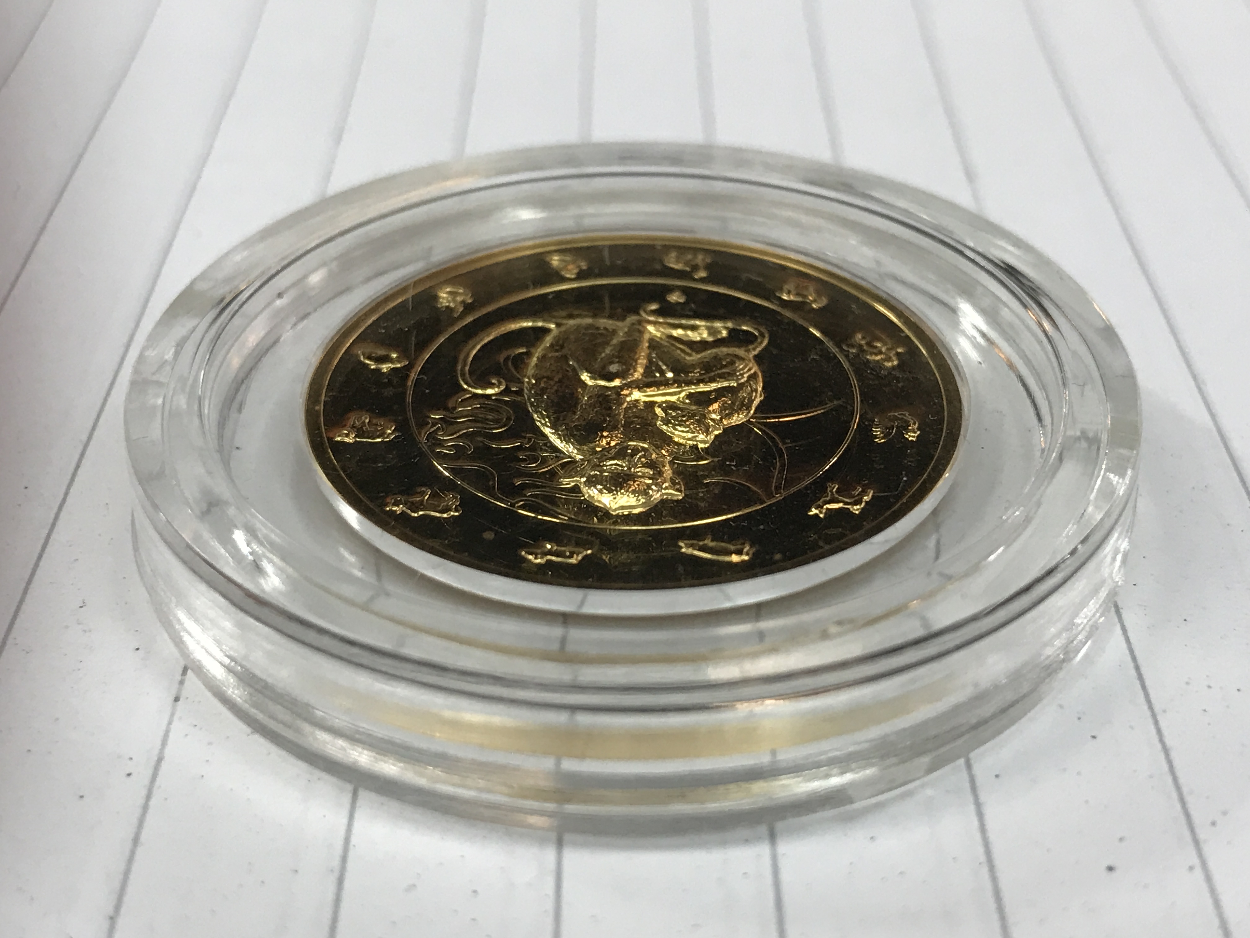 ตลับใส่เหรียญอะคลีลิค ขนาดมาตรฐาน ใส่เหรียญได้ตั้งแต่ขนาด 17-37 mm. ราคาต่อชิ้น