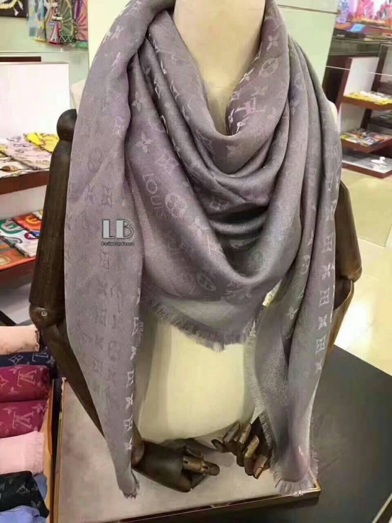 ผ้าคลุมไหล่ ผ้าพันคอ Lv ผ้าเนื้อดี นุ่ม ทอลายในตัว ลายคมชัดค่ะ หนาวนี้ห้ามพลาดค่ะ