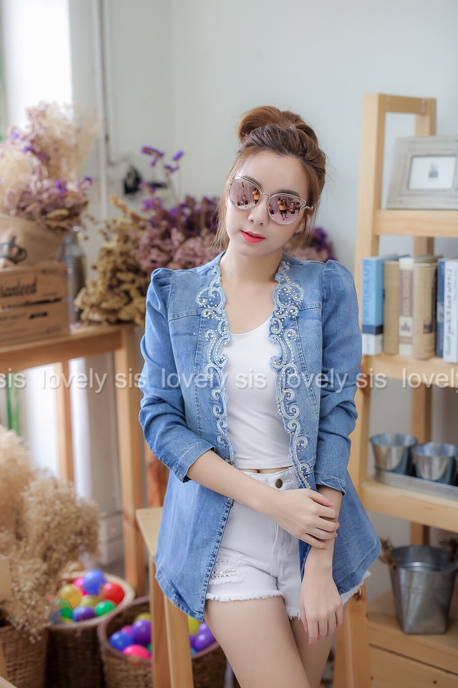 Blazer ยีนส์แขนยาว ดีไซน์ขอบหยักช่วงปก แต่งประดับเพชรคริสตัลวิ้งวับ