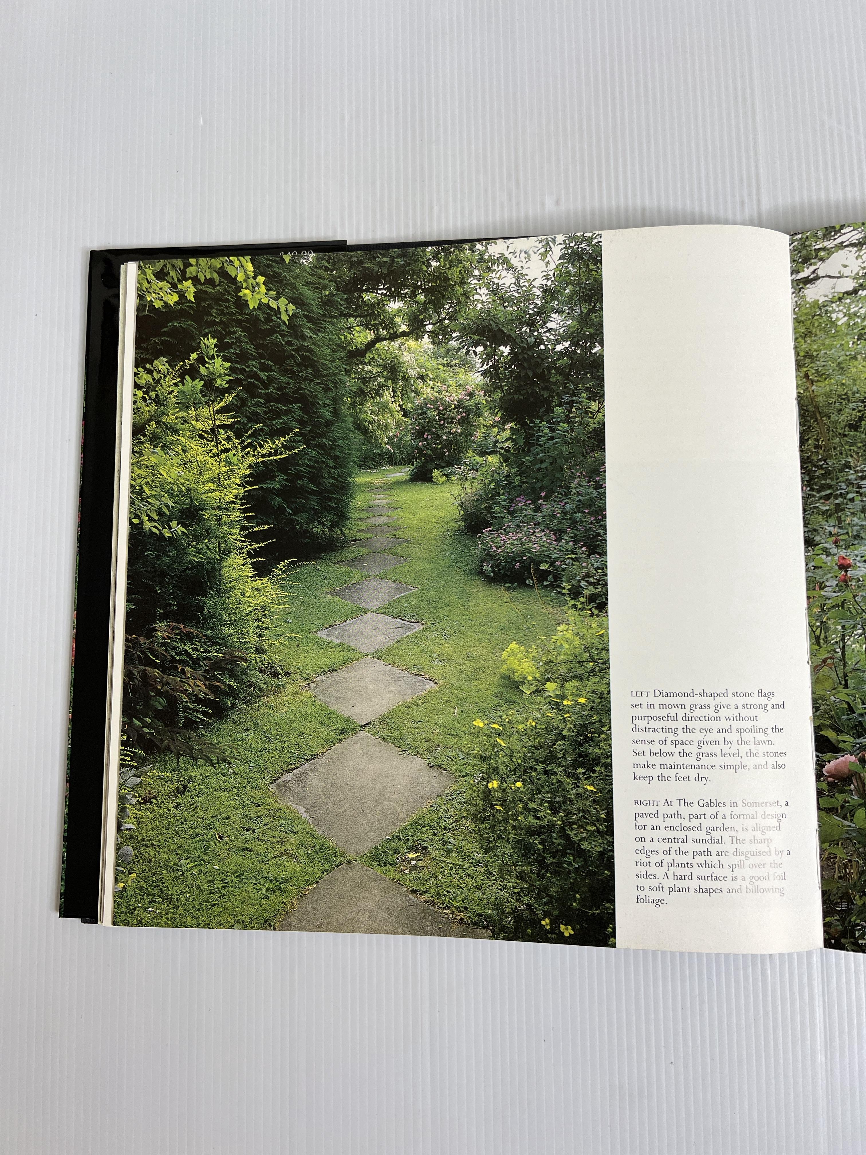 Garden Style Penelope Hobhouse January 1, 1997 90-99% Hardcover