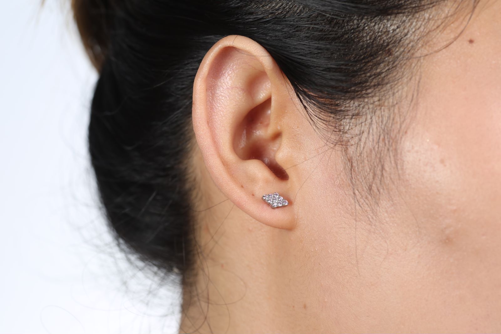 “เช็คสินค้าทัก line ก่อนโอนนะคะ”ไทเทเนี่ยม 100% ต่างหูสำหรับผิวแพ้ง่าย Bless จิวแป้นแบนขันน็อต ขนาดก้านปกติ ราคา/ข้าง ETC134