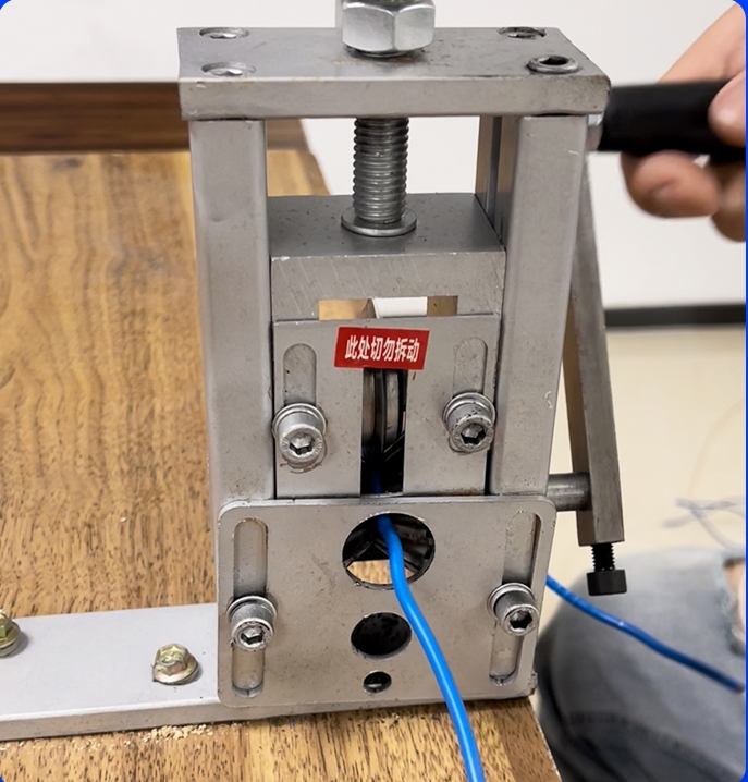 OT147 เครื่องปอกสายไฟตั้งโตีะ ปอกสายได้ 1-25 มิล ต่อกับสว่านได้ คุณภาพสูง