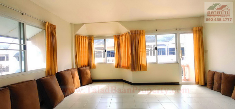 ทาวน์โฮม 3 ชั้น ซ.เรวดี 75 ถ.เลี่ยงเมืองนนทบุรี ต.ตลาดขวัญ อ.เมือง จ.นนทบุรี หลังริม