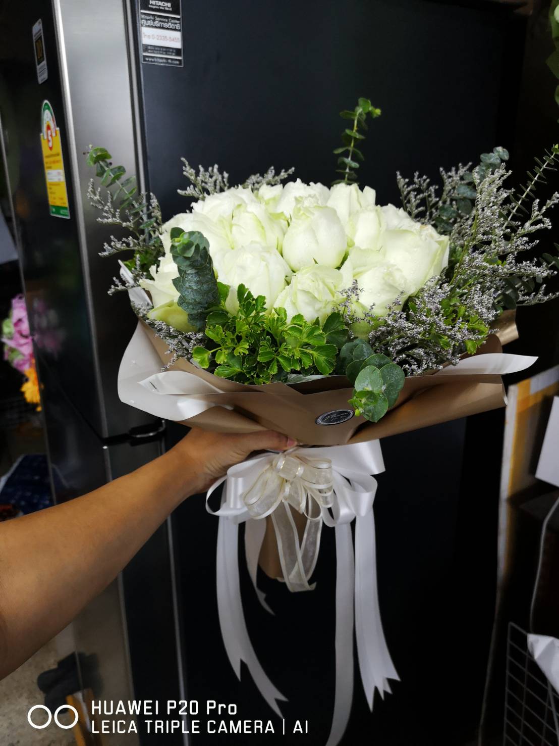 ช่อดอกกุหลาบขาว แทนความรักที่บริสุทธิ์ มอบให้คนที่คุณรัก