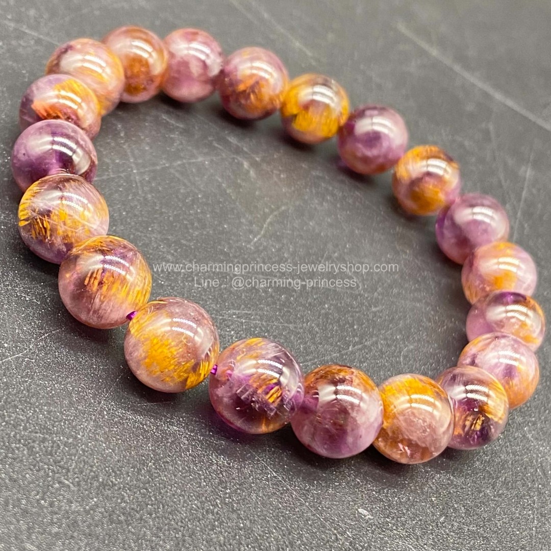 Cacoxenite in Amethsyt AAA คาค็อกซิไนท์ในอเมทิสต์ 9.5 มม ภายในมีแร่สีทองระยิบระยับเสริมอำนาจบารมีความมั่งคั่งร่ำรวย สวยน่าใส่มากๆค่ะ