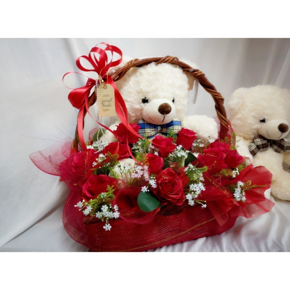 กระเช้าดอกไม้แห้ง พร้อมตุ๊กตาหมี